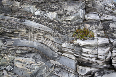 Schieferplatten an der norwegischen Küste