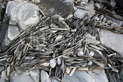 Schieferplatten an der norwegischen Küste