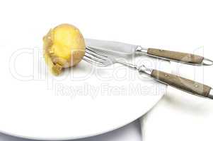 Kartoffel schälen auf Teller