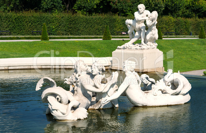 Brunnen und Statuen Schlosspark Belvedere