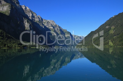 Lake Klontalersee and mountains