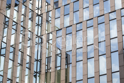 Fassade eines modernen Bürogebäudes in Hamburg, Deutschland