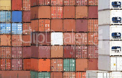 Containerstapel an einem Containerterminal  im Hafen von Antwerp