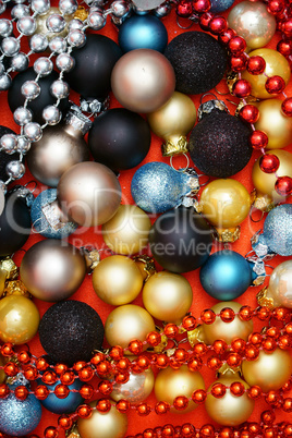 Weihnachtlicher Hintergrund aus Christbaumkugeln