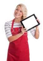 Hausfrau in Küchenschürze mit Tablet Pc