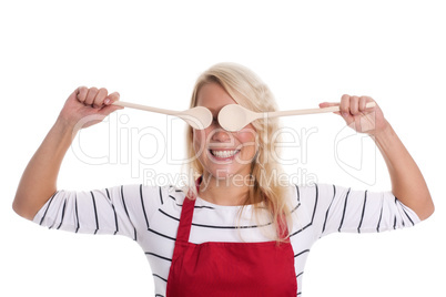Hausfrau hält sich Kochlöffel vor die Augen