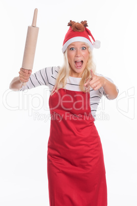 Weihnachtsfrau mit Teigrolle zeigt auf etwas