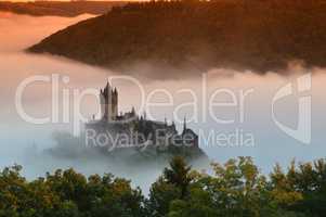 Burg Cochem im Nebel