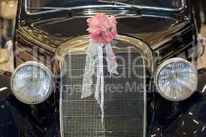 Vintage car with wedding bouquet