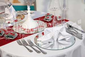 Elegant wedding dinner with red and silver hearts