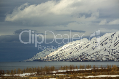 Snowy volcano mountain landscape in Iceland