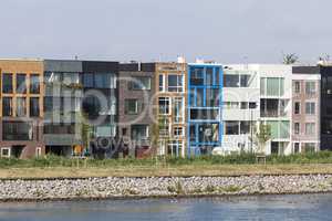Fassade von modernen Wohngebäuden bei Amsterdam, Niederlande