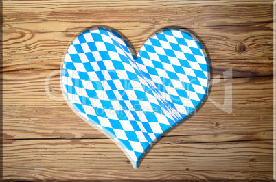 Herz auf Holzbrett Bayern