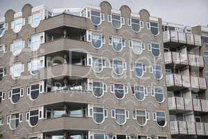 Fassade eines modernen Wohngebäudes in Rotterdam, Niederlande