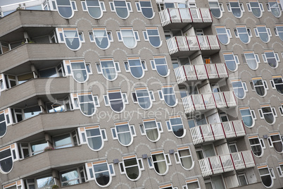 Fassade eines modernen Wohngebäudes in Rotterdam, Niederlande