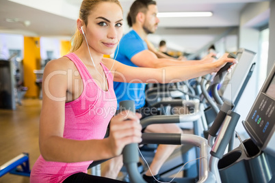 Fit blonde using the step machine