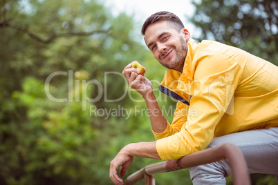Fit man eating an apple