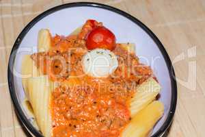 Rigatoni  Nudeln mit Bolognese Sauce