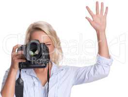 Fotografin mit Kamera hebt eine Hand