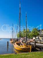 Zeesboote im Hafen