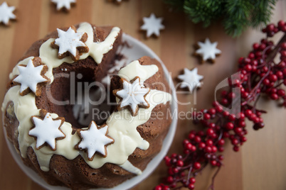 Lebkuchen Gugelhupf mit Zimtsternen