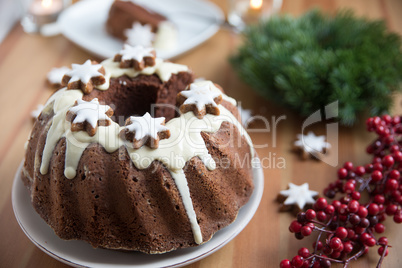 Lebkuchen Gugelhupf mit Zimtsternen