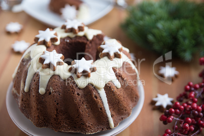 Lebkuchen Gugelhupf mit Zimtsternen