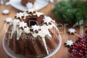 Lebkuchen Gugelhupf mit Zimtsternen