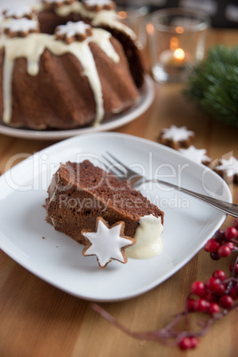 Lebkuchen Gugelhupf mit Zimtsternen Lebkuchen Gugelhupf mit Zimtsternen