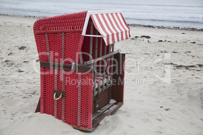 Roter Strandkorb auf Rügen,Deutschland