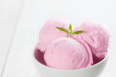 Close up strawberry ice cream in bowl