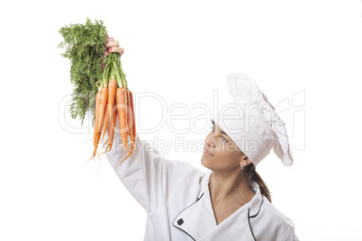 weibliche Köchin mit Karotten auf weiß