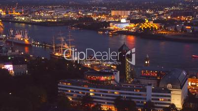 Hamburger Hafen bei Nacht