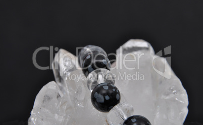 Obsidian auf Bergkristall