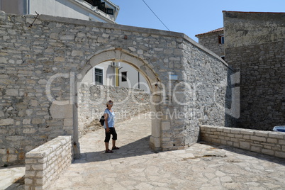 Stadtmauer von Novigrad, Istrien, Kroatien