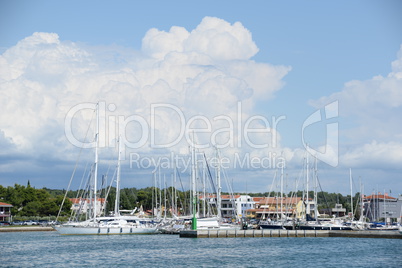 Boote bei Novigrad, Istrien, Kroatien