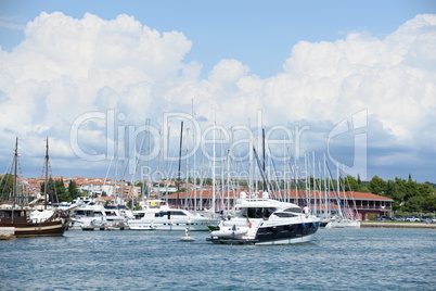 Boote bei Novigrad, Istrien, Kroatien