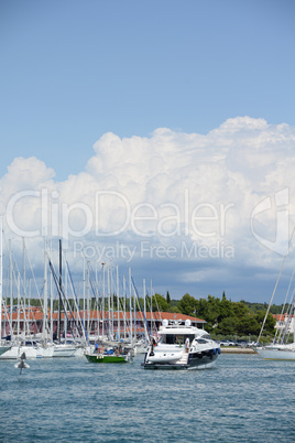 Boote bei Novigrad, Istrien, Kroatien