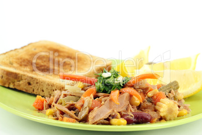 tuna fish with salad and bread