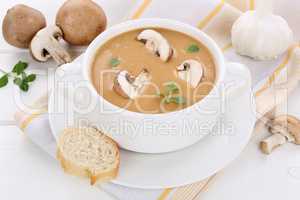 Pilzsuppe Pilz Champignons Suppe in Suppentasse