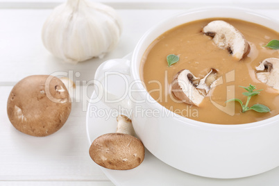 Pilzsuppe Pilz Champignons Suppe Gericht in Suppentasse