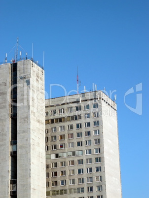 edge of office building with antennas