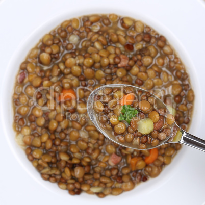 Linsensuppe essen Linsen Suppe auf Löffel von oben gesunde Ern