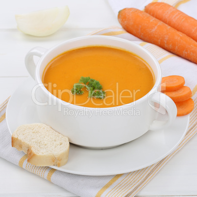 Karottensuppe Möhrensuppe frische Karotten Möhren Suppe in Sup