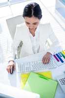 Businesswoman using her pc with documents