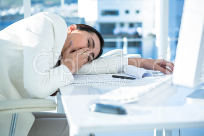 Yawning business woman near her pc