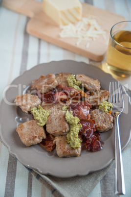 Gnocchi mit Pesto und Speck