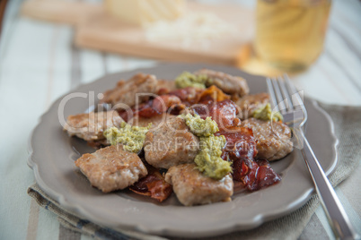 Gnocchi mit Pesto und Speck