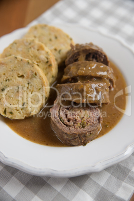 Rindsrouladen mit Semmelknödel