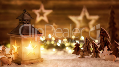 Weihnachtliche Szene aus Holz im Laternenlicht
